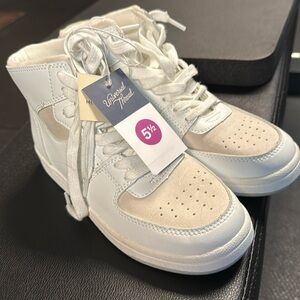 White sneakers, target brand size 5.5 women’s, never worn